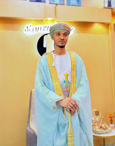 Customer in a light blue and gold joho over a white kanzu